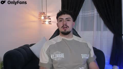 Snapshot of maximo_rodriguez chatting on January 16, 3:02 am Maximo online show from January 16, 3:02 am