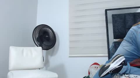 Snapshot of maximo_sebastian chatting on December 25, 12:16 am Maximo Sebastian online show from December 25, 12:16 am