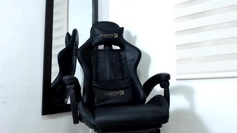 Snapshot of maximo_sebastian chatting on December 1, 2:05 am Maximo Sebastian online show from December 1, 2:05 am