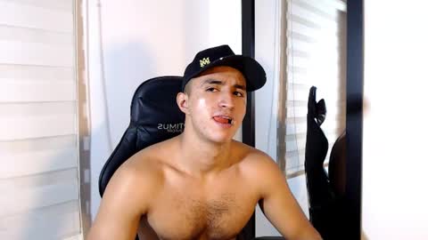 Snapshot of maximo_sebastian chatting on June 25, 8:57 pm Maximo Sebastian online show from June 25, 8:57 pm