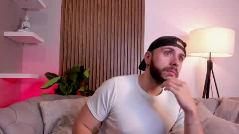Snapshot of maximo_wolf1 chatting on May 9, 11:43 pm Maximo Wolf online show from May 9, 11:43 pm
