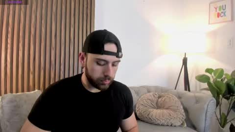 Snapshot of maximo_wolf1 chatting on June 1, 8:10 pm Maximo Wolf online show from June 1, 8:10 pm