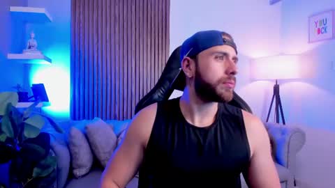 Snapshot of maximo_wolf1 chatting on June 15, 11:40 pm Maximo Wolf online show from June 15, 11:40 pm