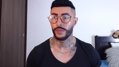 Independent Model online show from February 3, 2:14 am