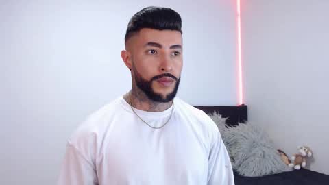 Independent Model online show from September 17, 1:51 am