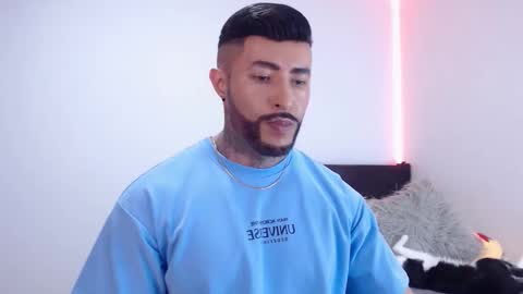 Independent Model online show from October 28, 4:05 am