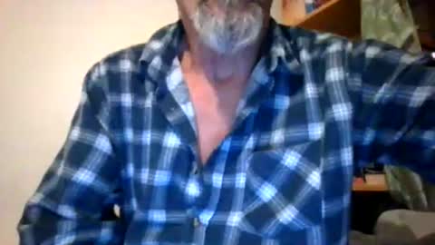 Snapshot of maximus_oreally chatting on April 28, 2:27 am Max online show from April 28, 2:27 am