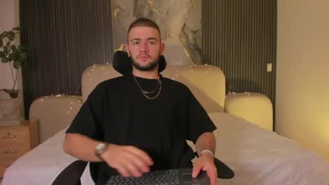 Snapshot of maximusclark1_ chatting on May 2, 11:59 am Maximus online show from May 2, 11:59 am