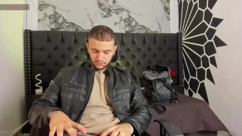 Snapshot of maximusclark1_ chatting on May 9, 12:21 pm Maximus online show from May 9, 12:21 pm