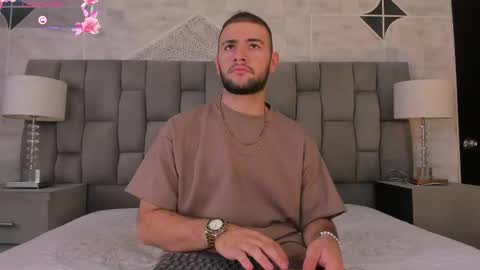 Snapshot of maximusclark1_ chatting on May 14, 12:01 pm Maximus online show from May 14, 12:01 pm
