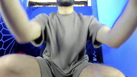 Snapshot of maximusclark1_ chatting on May 20, 12:33 pm Maximus online show from May 20, 12:33 pm