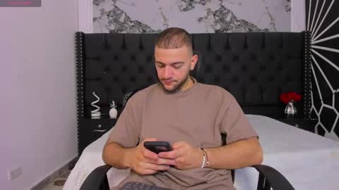 Snapshot of maximusclark1_ chatting on May 23, 11:58 am Maximus online show from May 23, 11:58 am