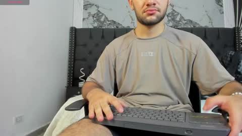 Snapshot of maximusclark1_ chatting on May 28, 12:02 pm Maximus online show from May 28, 12:02 pm