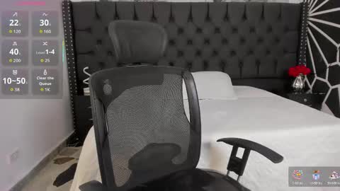 Snapshot of maximusclark1_ chatting on May 30, 12:35 pm Maximus online show from May 30, 12:35 pm