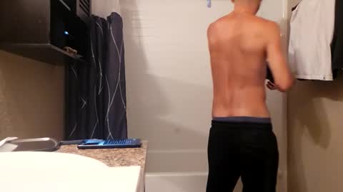 Snapshot of maximusdemitrious chatting on March 22, 12:58 am maximusdemitrious online show from March 22, 12:58 am