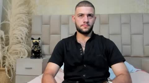Snapshot of maximusdick1_ chatting on December 17, 4:07 am Maximus online show from December 17, 4:07 am