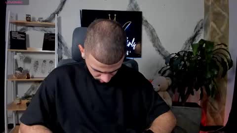 Snapshot of maximusdick1_ chatting on December 21, 3:13 am Maximus online show from December 21, 3:13 am