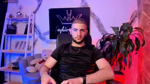 Snapshot of maximusdick1_ chatting on January 6, 4:27 am Maximus online show from January 6, 4:27 am