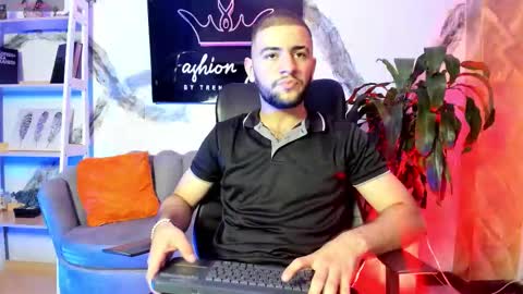 Snapshot of maximusdick1_ chatting on January 7, 3:42 am Maximus online show from January 7, 3:42 am