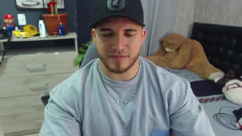 Snapshot of maximussantorini chatting on December 6, 4:25 am maximus online show from December 6, 4:25 am