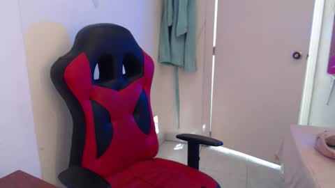 maxinesex_ online show from February 28, 1:45 pm