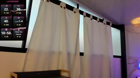 Snapshot of maxirogers chatting on November 12, 11:54 am Maxi Rogers online show from November 12, 11:54 am