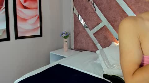 Snapshot of maxirogers chatting on November 30, 11:58 am Maxi Rogers online show from November 30, 11:58 am