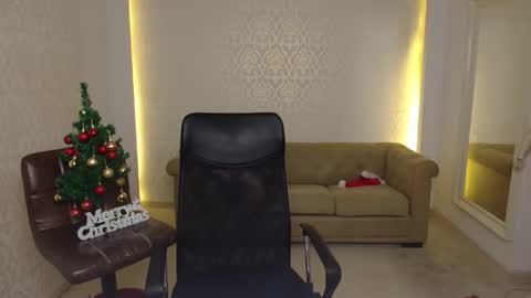 MaxKaiden online show from December 23, 5:49 am