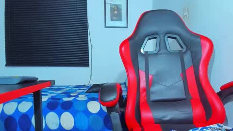 Snapshot of maxowens_oficial chatting on October 11, 8:51 pm MAX online show from October 11, 8:51 pm