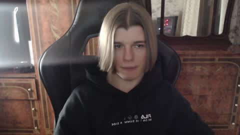 Snapshot of maxplay18 chatting on December 12, 2:33 pm Max online show from December 12, 2:33 pm