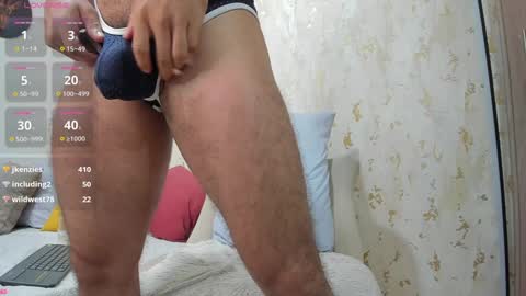 Snapshot of maxstrong01 chatting on December 12, 2:48 am Max online show from December 12, 2:48 am