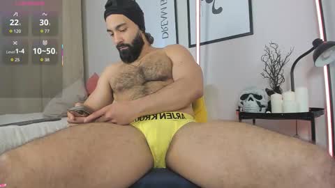 Snapshot of maxstrong01 chatting on October 19, 3:45 pm Max online show from October 19, 3:45 pm