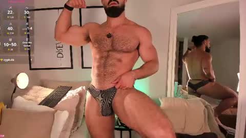 Snapshot of maxstrong01 chatting on June 24, 12:20 am Max online show from June 24, 12:20 am