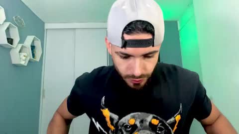 Snapshot of maxtowers chatting on October 22, 12:22 am Maxi online show from October 22, 12:22 am