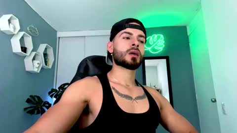 Snapshot of maxtowers chatting on November 15, 9:43 pm Maxi online show from November 15, 9:43 pm