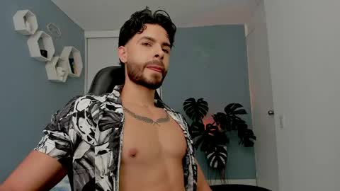 Snapshot of maxtowers chatting on April 19, 8:33 pm Maxi online show from April 19, 8:33 pm
