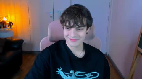 Max online show from March 10, 6:57 pm