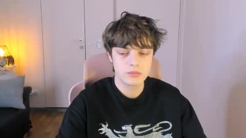 Max online show from March 14, 8:03 pm