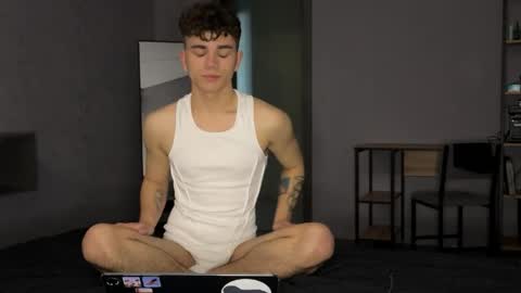 Snapshot of maxwoolf chatting on May 2, 2:11 pm Max online show from May 2, 2:11 pm