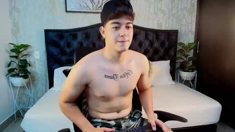 Snapshot of maxxicruz chatting on October 24, 6:21 am Maxxi online show from October 24, 6:21 am