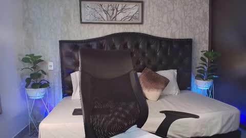 Snapshot of maxxicruz chatting on November 5, 4:45 am Maxxi online show from November 5, 4:45 am