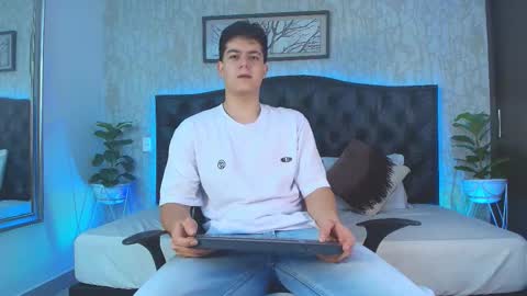 Snapshot of maxxicruz chatting on December 14, 3:45 am Maxxi online show from December 14, 3:45 am