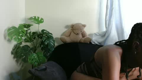 Snapshot of maxxinepetite chatting on October 24, 10:44 am maxxinepetite online show from October 24, 10:44 am