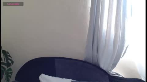 Snapshot of maxxinepetite chatting on November 23, 10:15 am maxxinepetite online show from November 23, 10:15 am