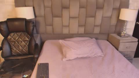 Snapshot of maxxxine_ chatting on November 5, 6:13 am Maxine Minx online show from November 5, 6:13 am