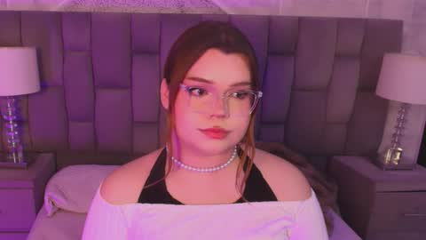 Snapshot of maxxxine_ chatting on November 11, 7:30 am Maxine Minx online show from November 11, 7:30 am