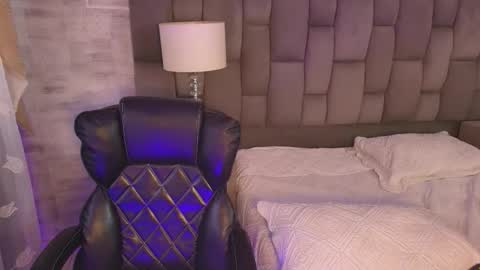 Snapshot of maxxxine_ chatting on November 16, 11:27 am Maxine Minx online show from November 16, 11:27 am