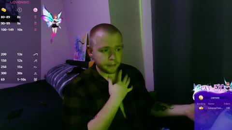 Snapshot of maxxxquin chatting on December 1, 4:29 pm MaxxxQuin online show from December 1, 4:29 pm
