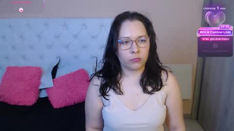 Snapshot of may_bloom chatting on January 12, 8:25 pm May online show from January 12, 8:25 pm