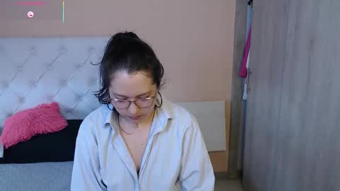 Snapshot of may_bloom chatting on January 18, 9:29 pm May online show from January 18, 9:29 pm